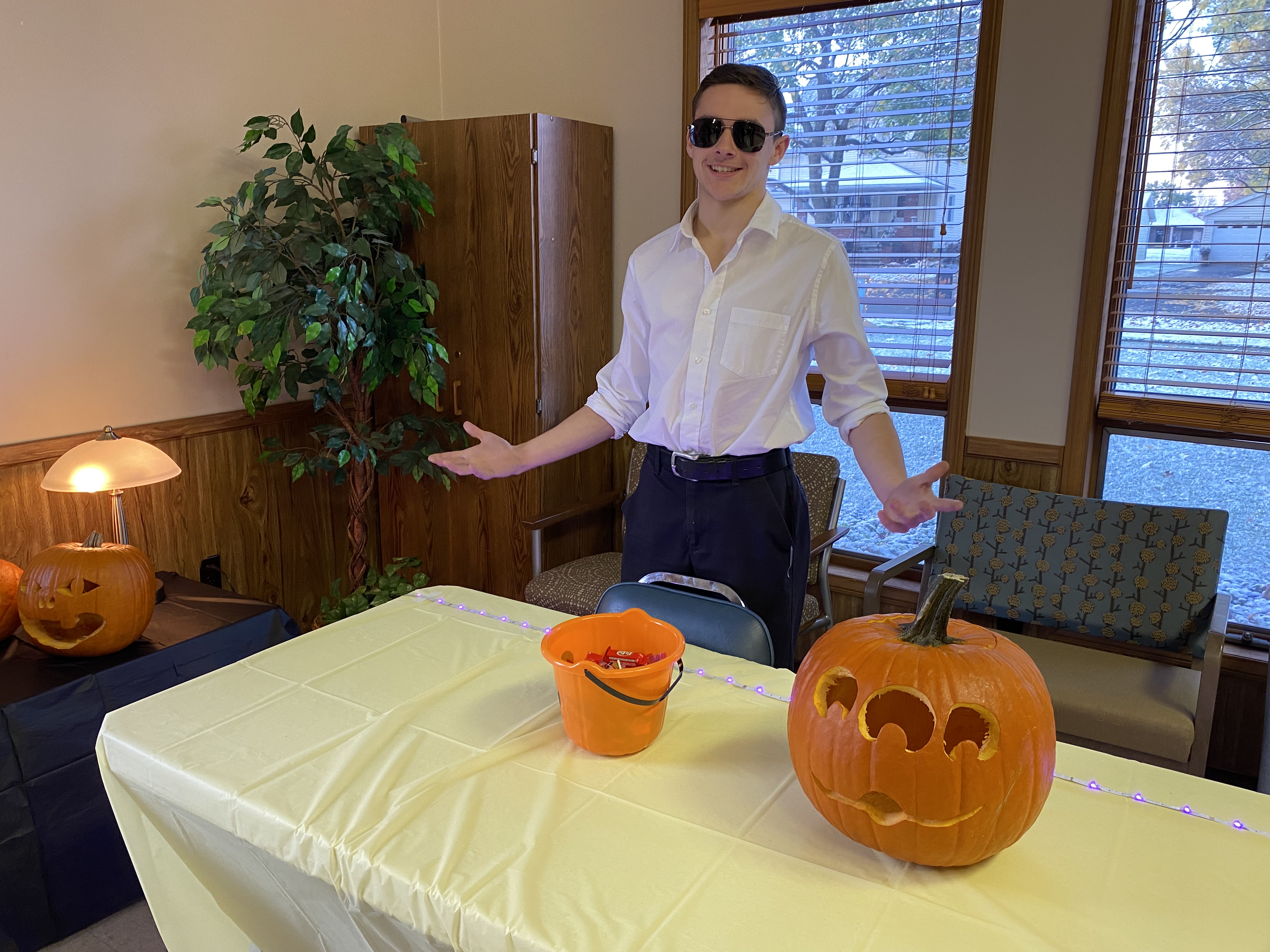 Youth Sam Haley as Tom Cruise for Teen Group Trick or Treat